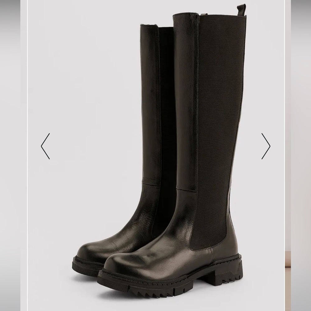 NIB NA-KD Leather knee high lug sole boots